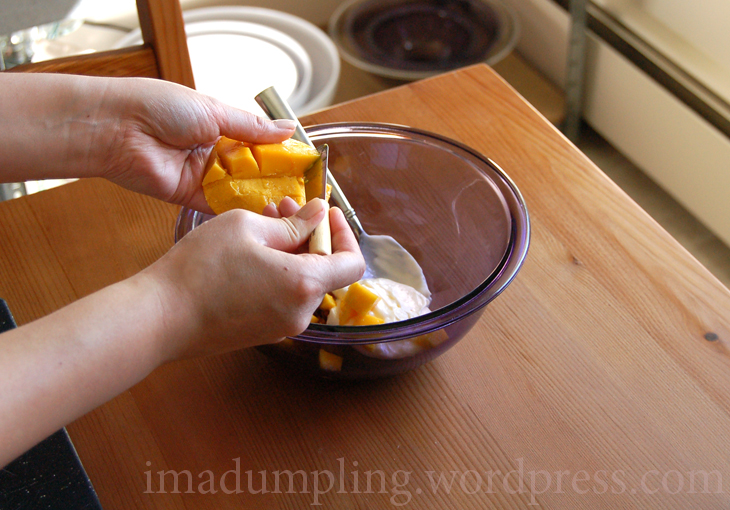 cuttingmangosmall